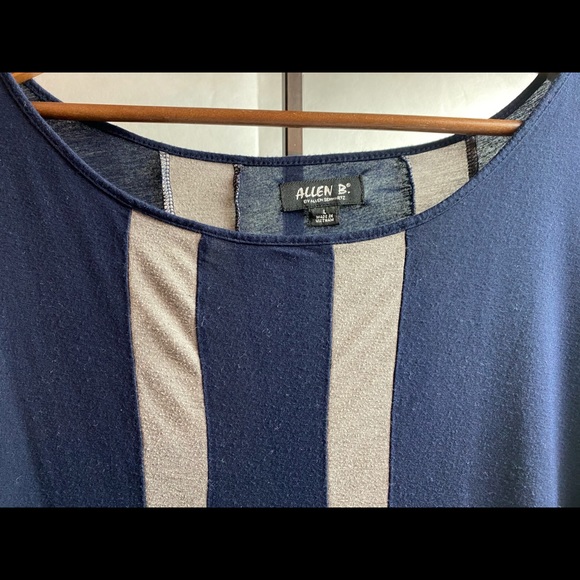 🦋Women’s Size L Navy and Gray Top🦋 - Picture 2 of 8